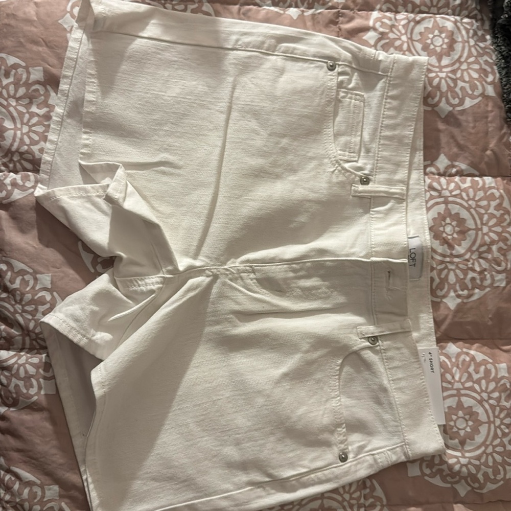 BNWT Loft 4” Jean Shorts Size 4